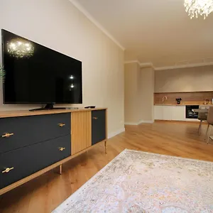Modern, Spacious And Elegant 79 Апартаменты